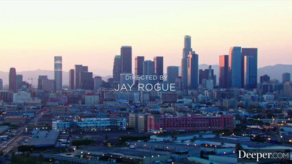 Богатый мужик решил проверить, какая из двух красоток лучше трахается