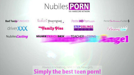 Две брюнетки дали парню такой сумасшедший секс, что он быстро обкончался