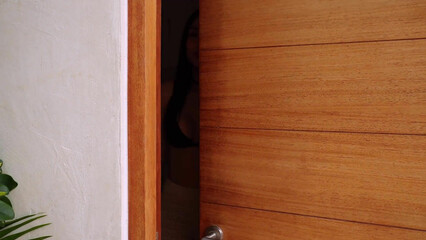 Я выебал грудастую хозяйку, когда она показывала свой дом